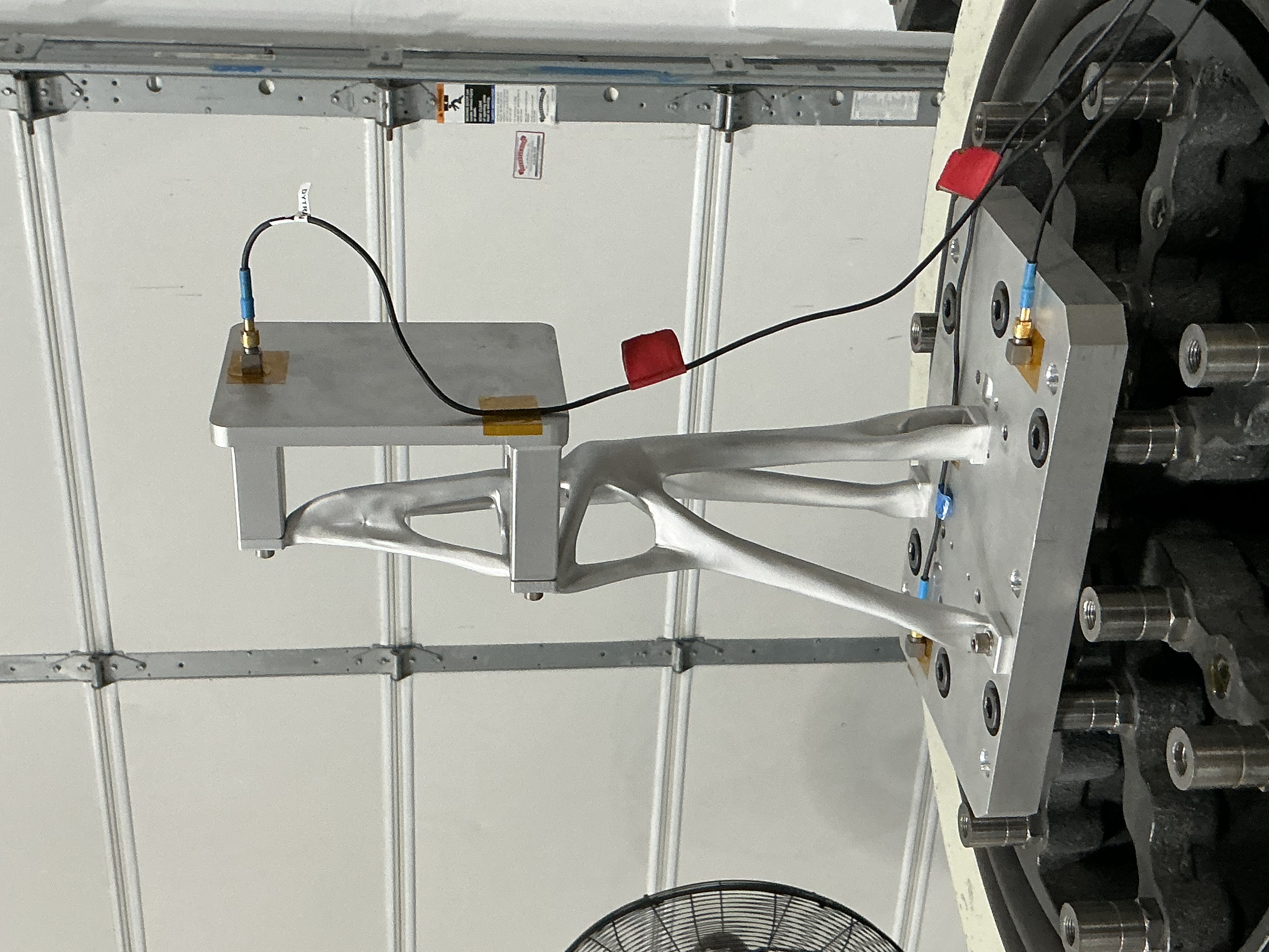 Generatively designed aluminum bracket